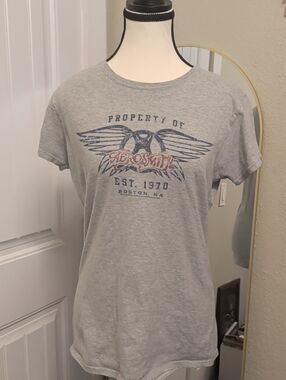 Aeropostale Light Gray Graphic Aerosmith Short Sleeve Tee